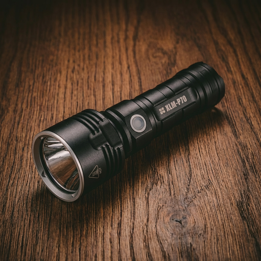 Lanterna forte com foco LED, recarregável, super brilhante, lâmpada xenon para uso exterior.